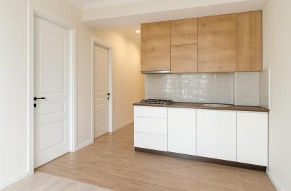 продается квартира с новым ремонтом 3-комнаты